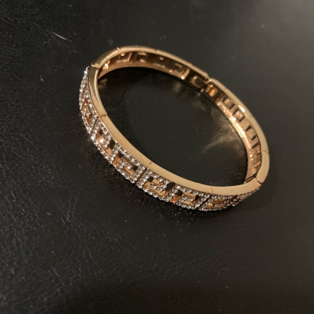 Beautiful Classy Bracelet - Picture 7 of 7